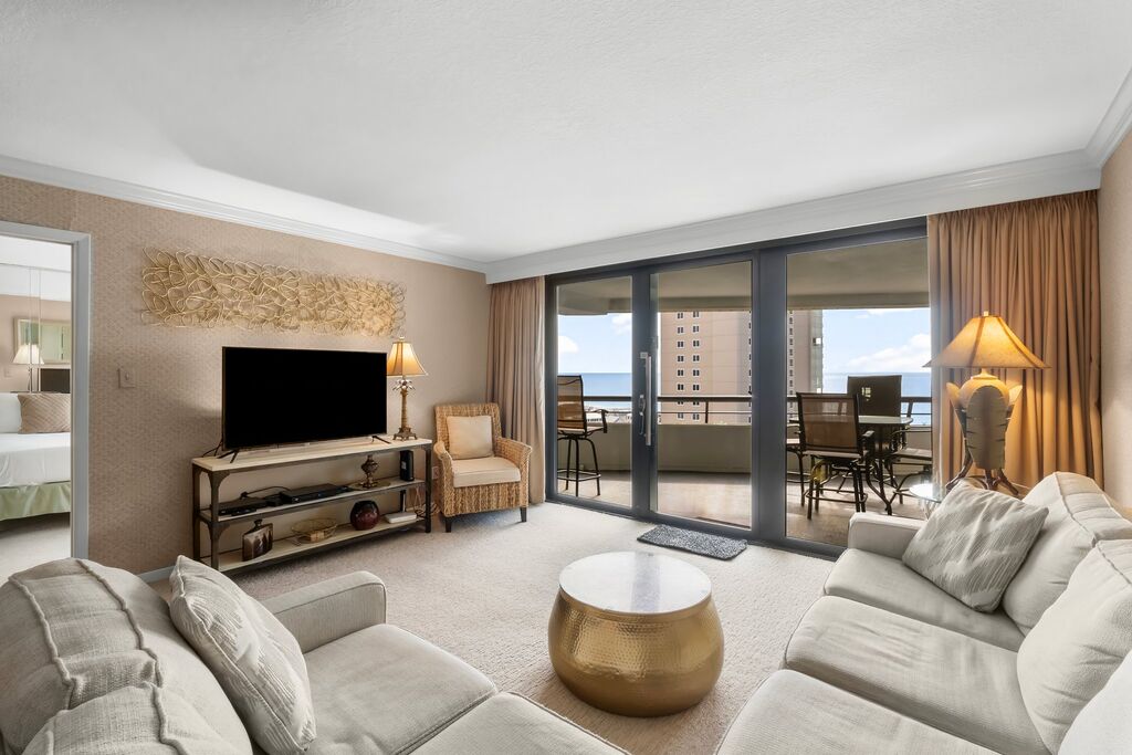 2 Condominium vacation rental located in Destin 1