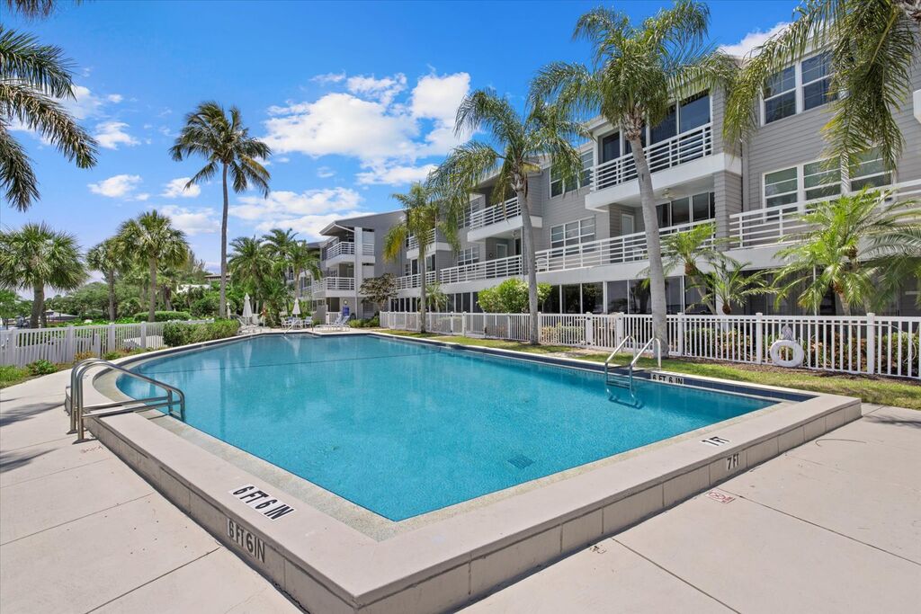 2 Condominium vacation rental located in Longboat Key 1