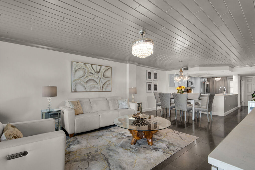 2 Condominium vacation rental located in Destin 1