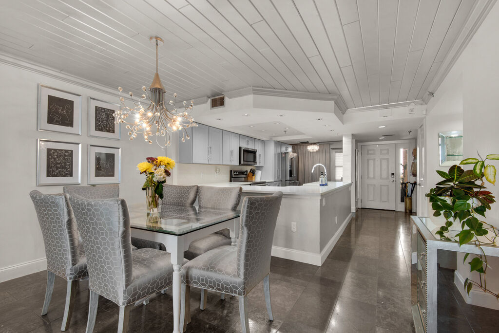 2 Condominium vacation rental located in Destin 1