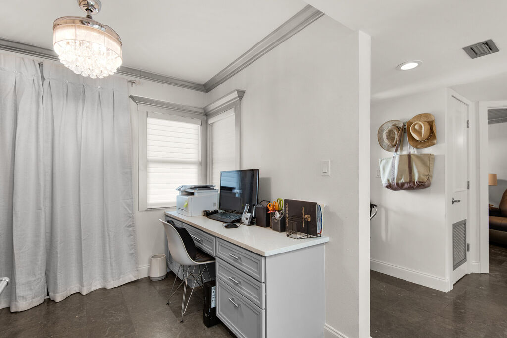 2 Condominium vacation rental located in Destin 1
