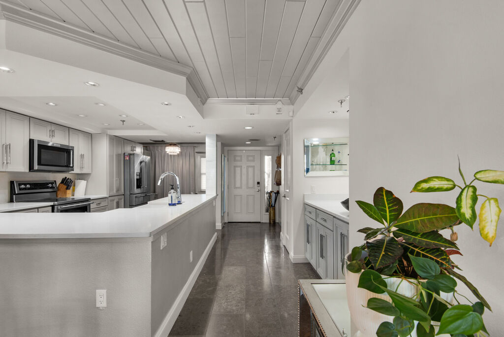 2 Condominium vacation rental located in Destin 1