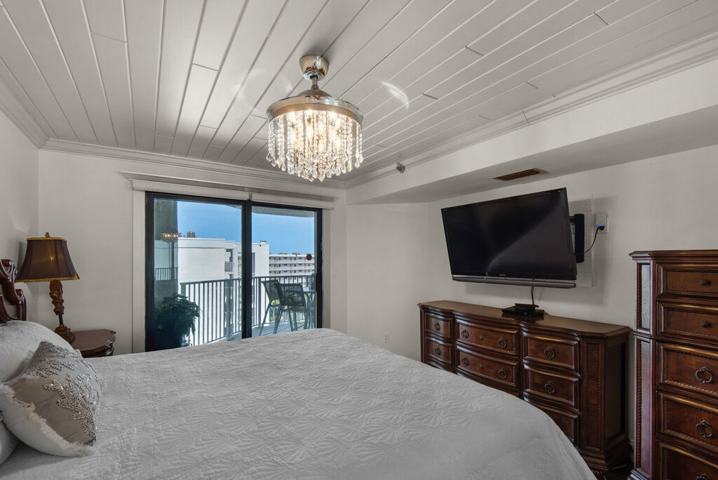 2 Condominium vacation rental located in Destin 1