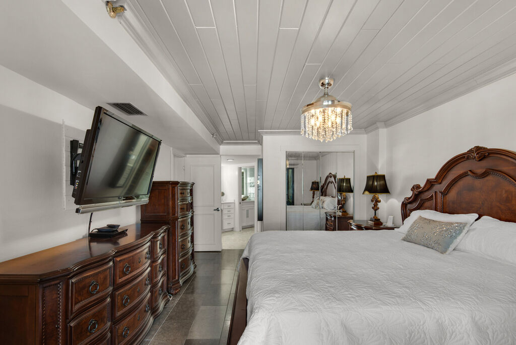 2 Condominium vacation rental located in Destin 1