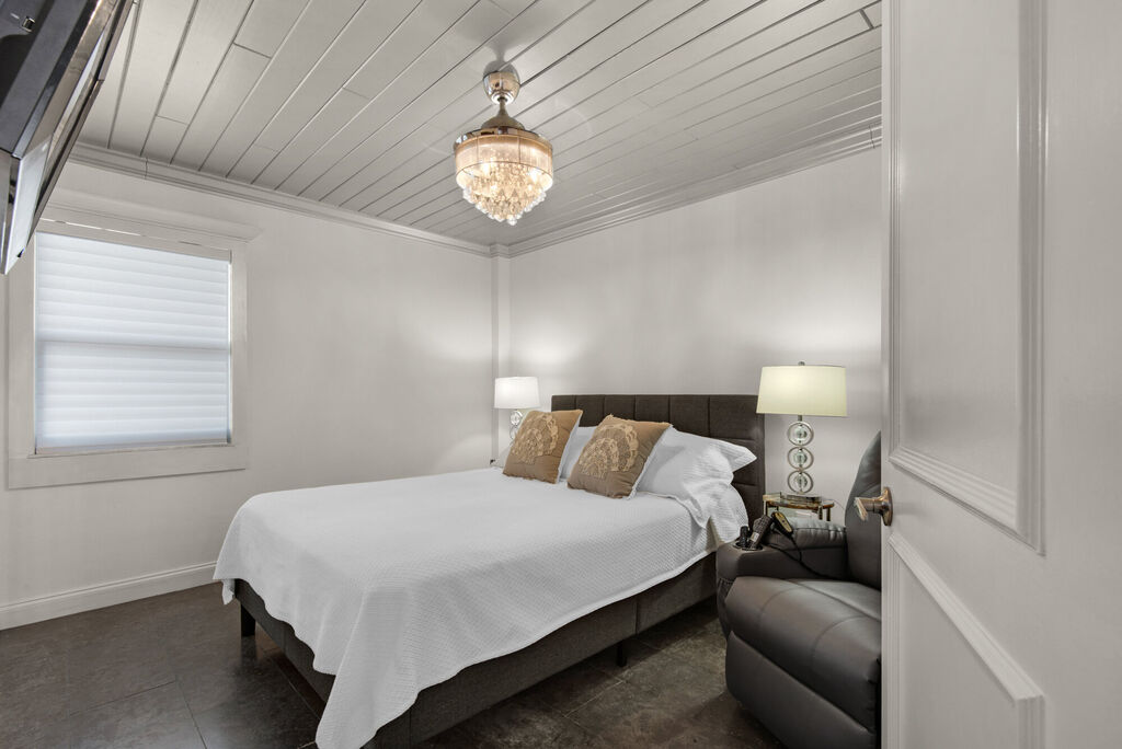 2 Condominium vacation rental located in Destin 1