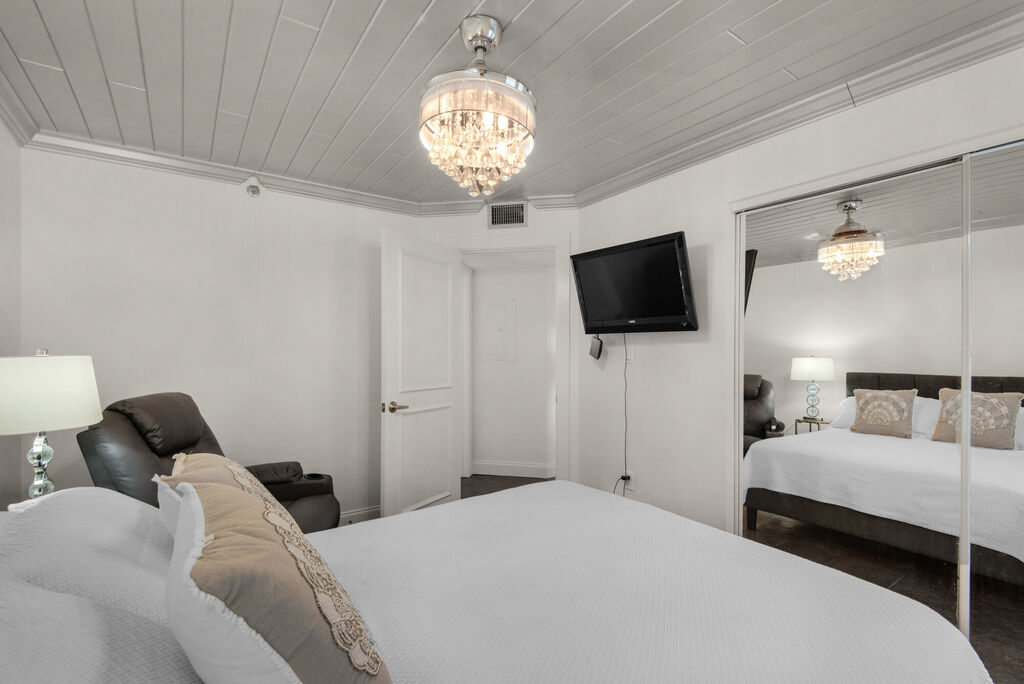 2 Condominium vacation rental located in Destin 1