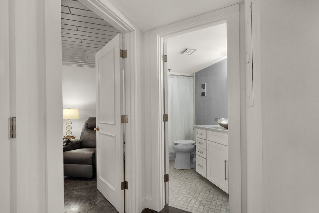 2 Condominium vacation rental located in Destin 1
