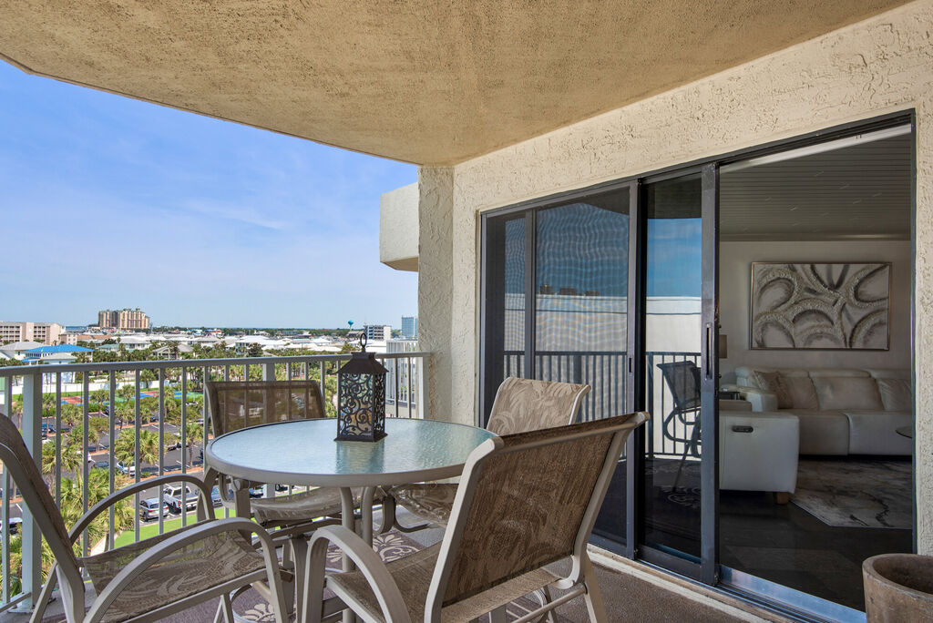 2 Condominium vacation rental located in Destin 1