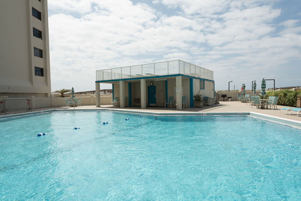 2 Condominium vacation rental located in Destin 1