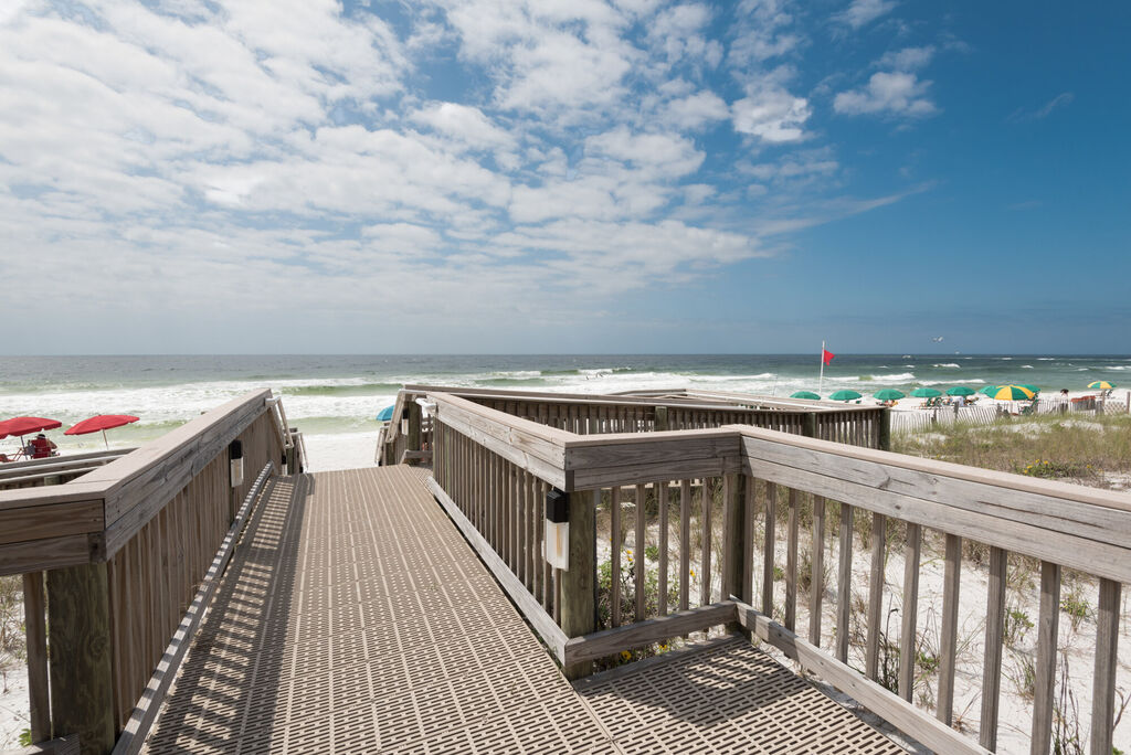 2 Condominium vacation rental located in Destin 1