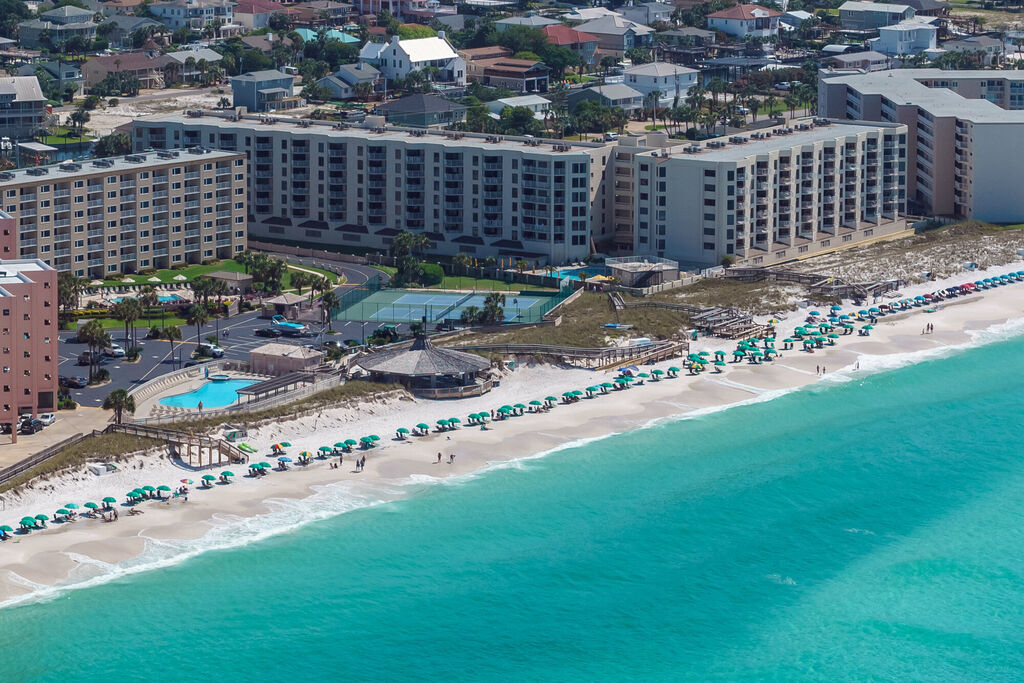 2 Condominium vacation rental located in Destin 1