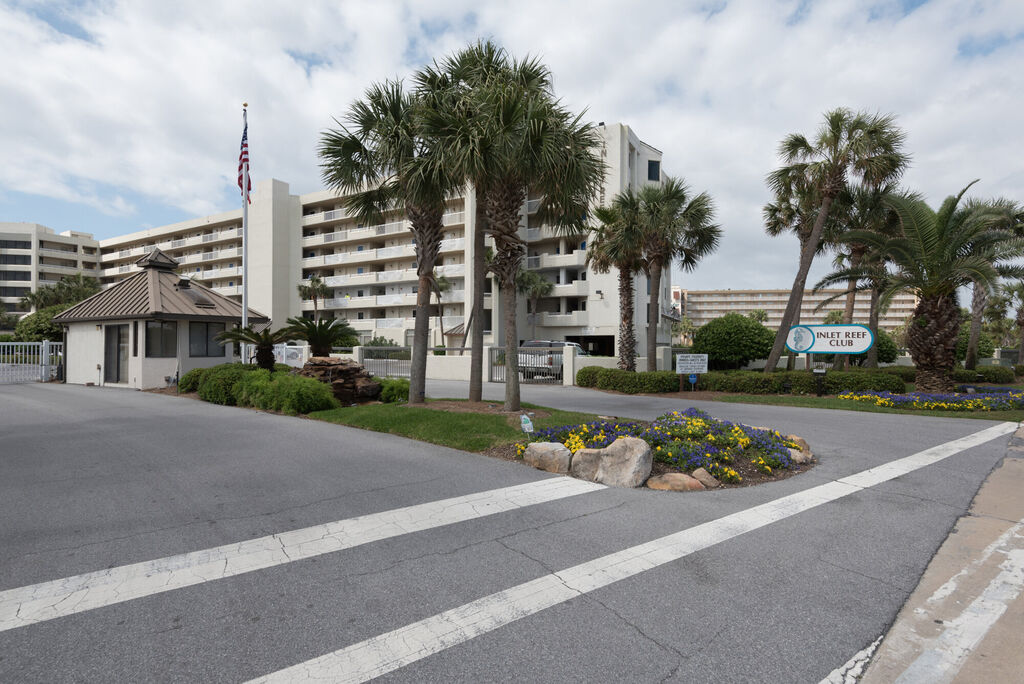 2 Condominium vacation rental located in Destin 1
