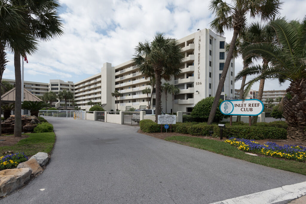 2 Condominium vacation rental located in Destin 1
