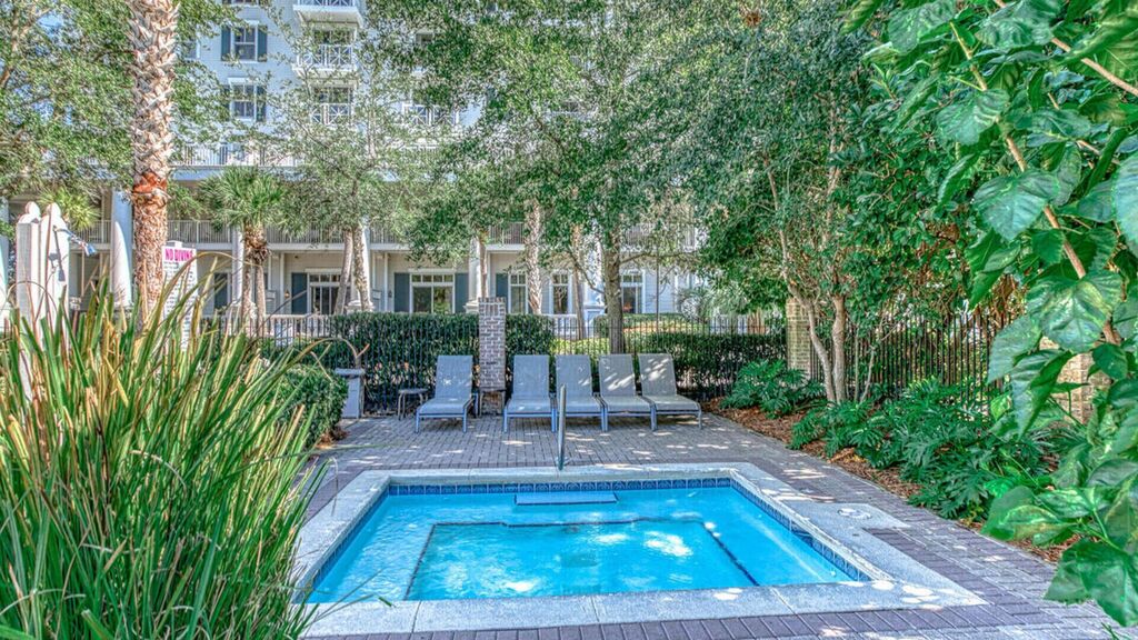 3 Condominium vacation rental located in Destin 1
