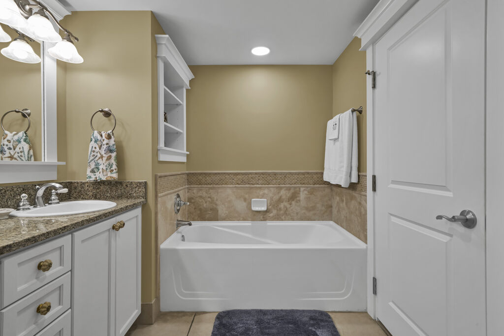 3 Condominium vacation rental located in Destin 1
