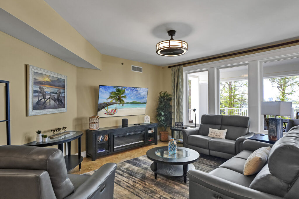 3 Condominium vacation rental located in Destin 1