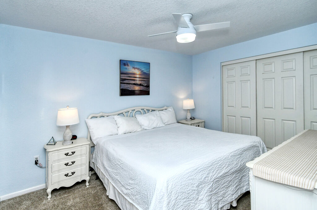 2 Condominium vacation rental located in Anna Maria Island 1