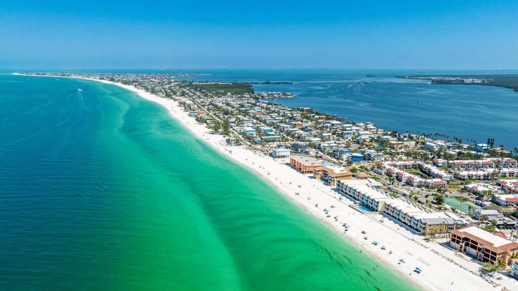 2 Condominium vacation rental located in Anna Maria Island 1