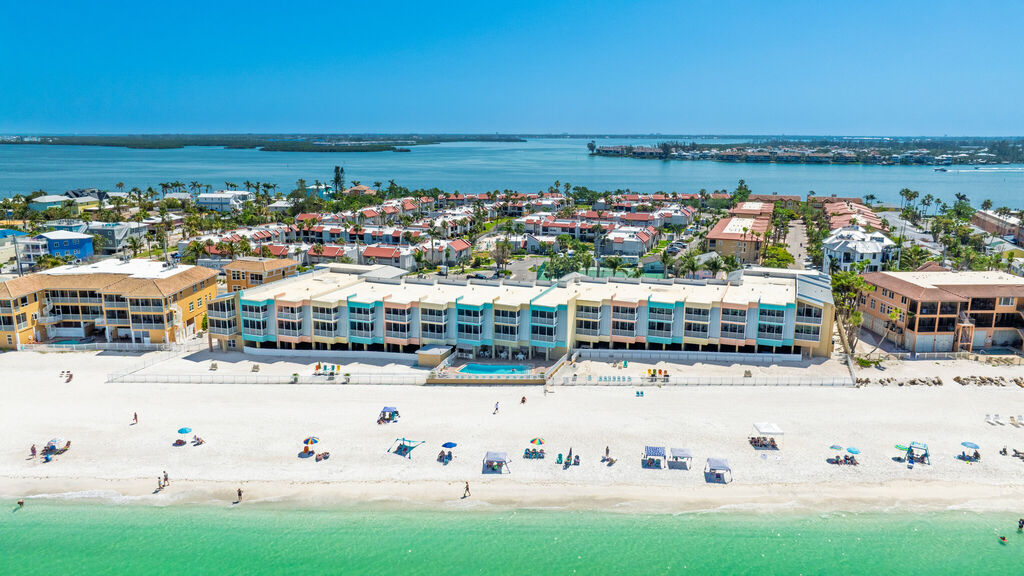 2 Condominium vacation rental located in Anna Maria Island 1