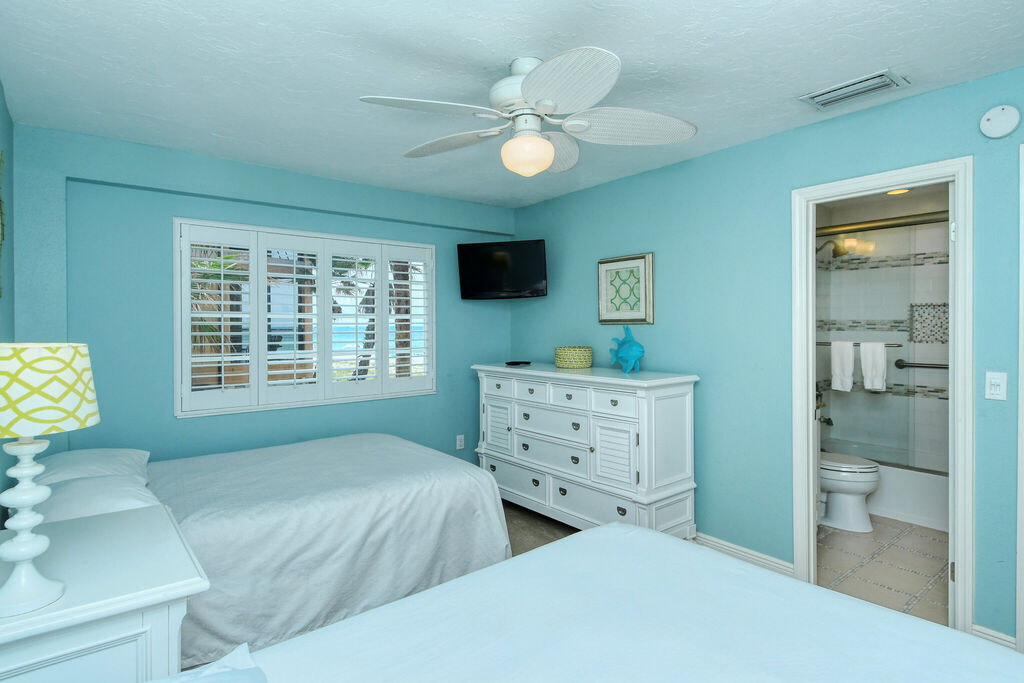 2 Condominium vacation rental located in Anna Maria Island 1