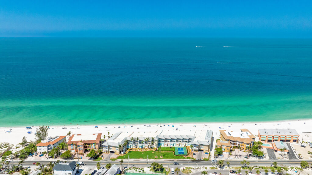 2 Condominium vacation rental located in Anna Maria Island 1