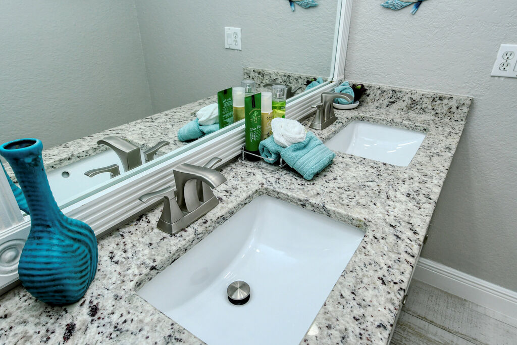 2 Condominium vacation rental located in Anna Maria Island 1