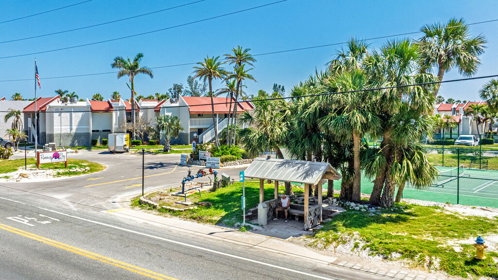 2 Condominium vacation rental located in Anna Maria Island 1