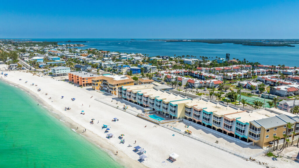 2 Condominium vacation rental located in Anna Maria Island 1