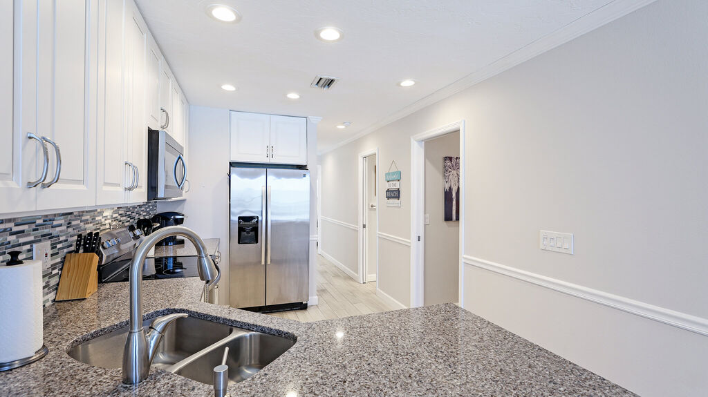 2 Condominium vacation rental located in Anna Maria Island 1