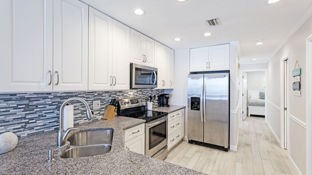 2 Condominium vacation rental located in Anna Maria Island 1