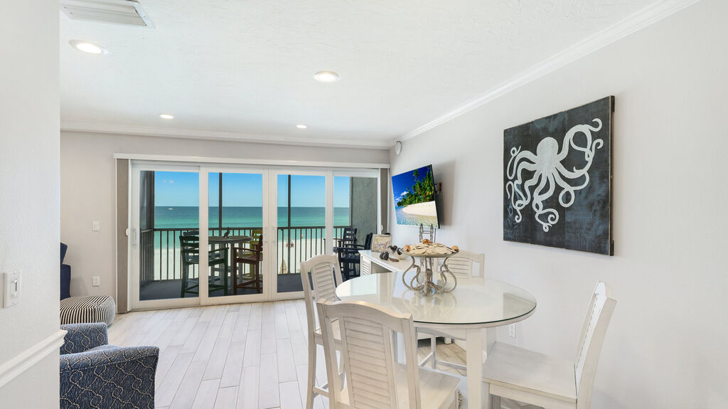 2 Condominium vacation rental located in Anna Maria Island 1