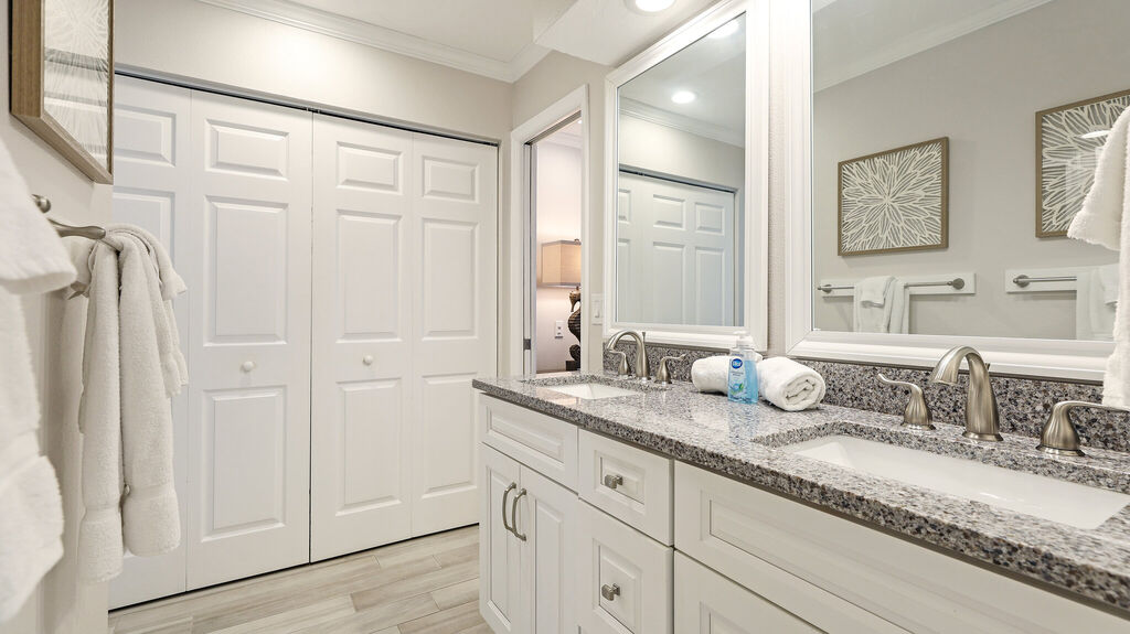 2 Condominium vacation rental located in Anna Maria Island 1