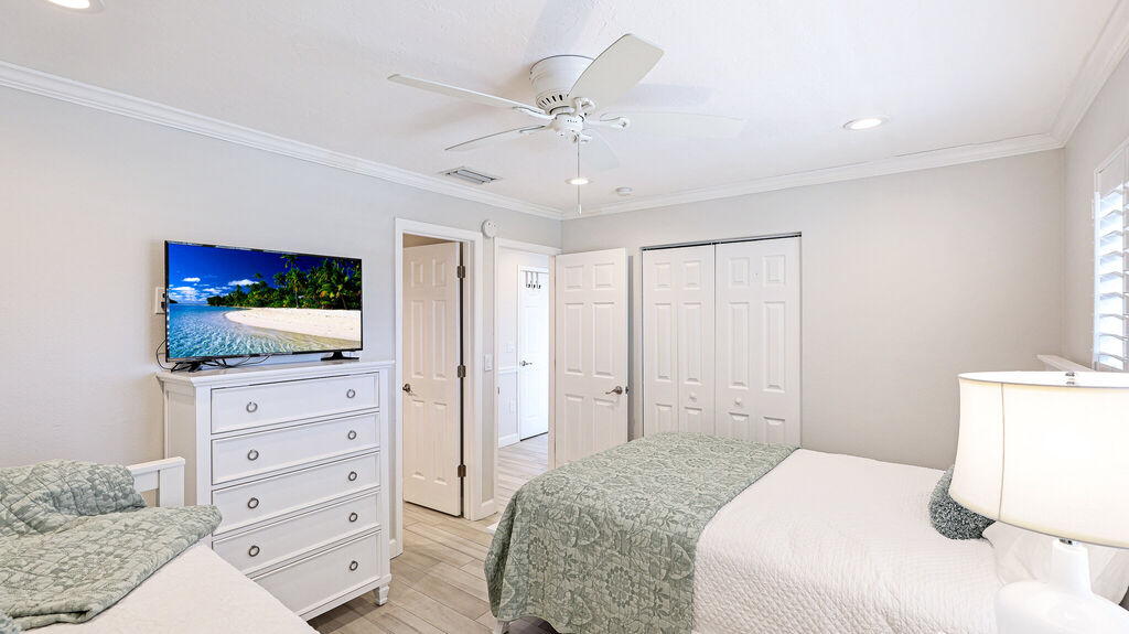 2 Condominium vacation rental located in Anna Maria Island 1