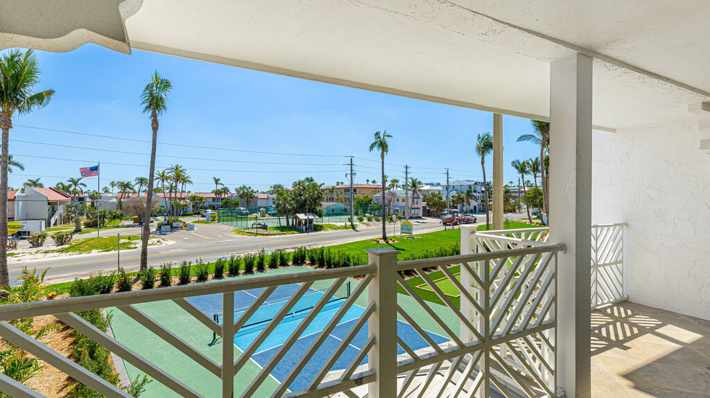 2 Condominium vacation rental located in Anna Maria Island 1