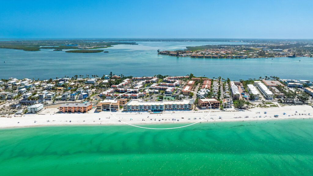 2 Condominium vacation rental located in Anna Maria Island 1