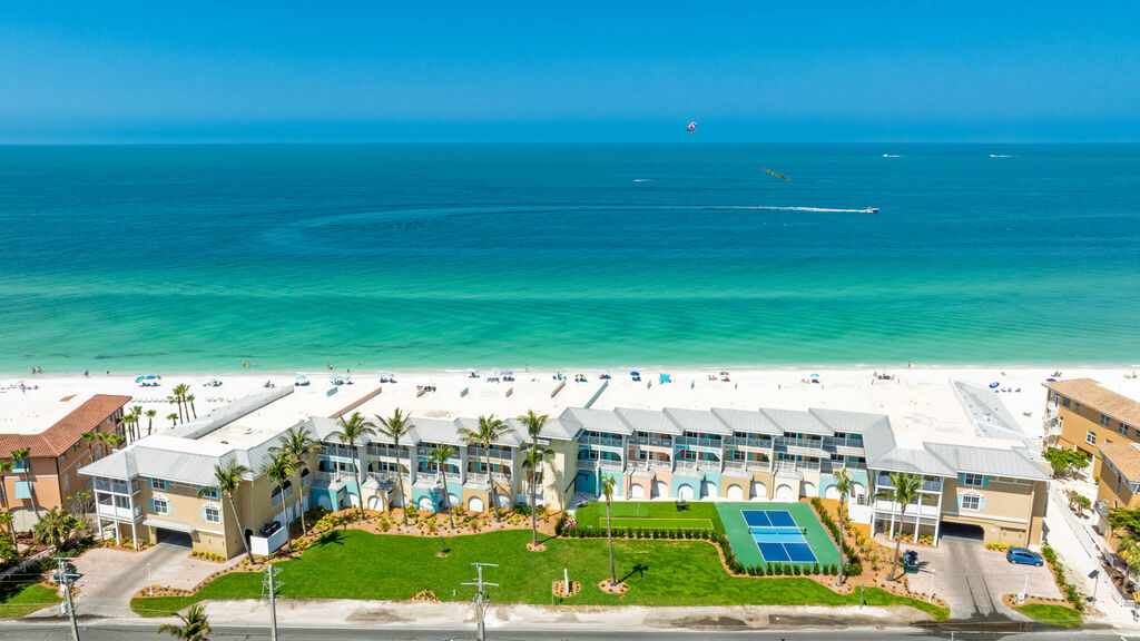 2 Condominium vacation rental located in Anna Maria Island 1