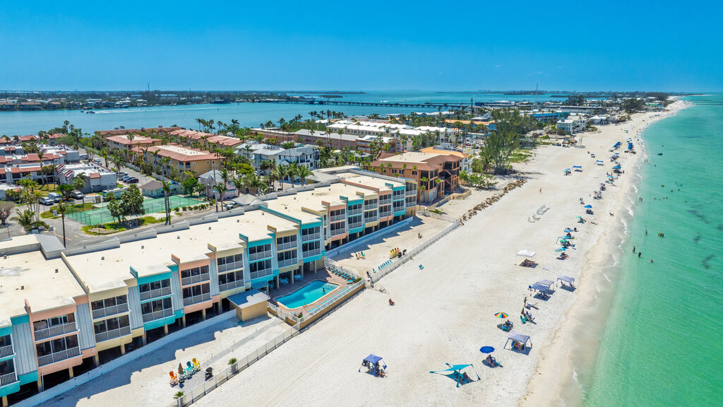 2 Condominium vacation rental located in Anna Maria Island 1