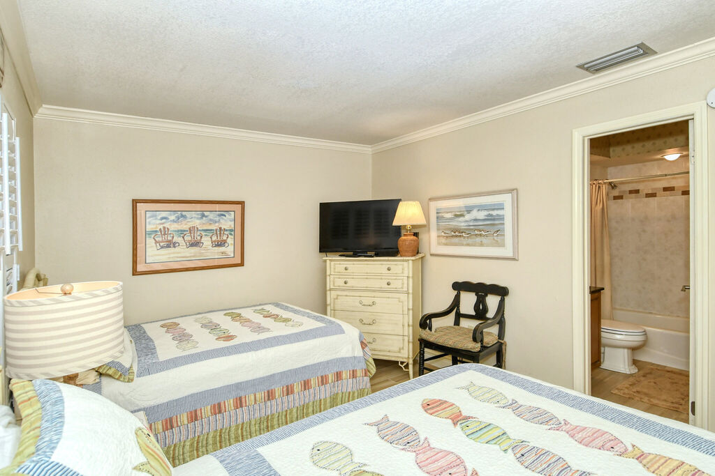 2 Condominium vacation rental located in Anna Maria Island 1