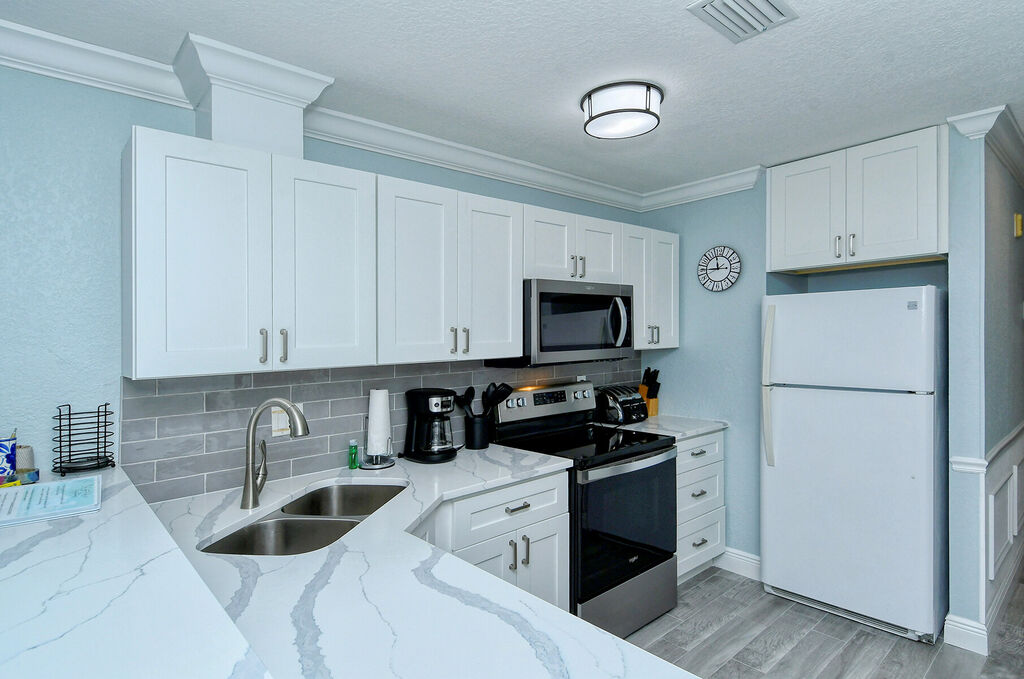 2 Condominium vacation rental located in Anna Maria Island 1