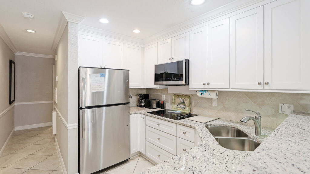 2 Condominium vacation rental located in Anna Maria Island 1