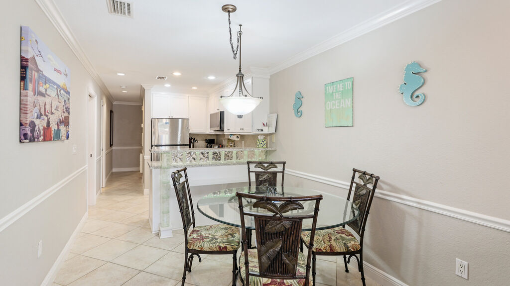 2 Condominium vacation rental located in Anna Maria Island 1
