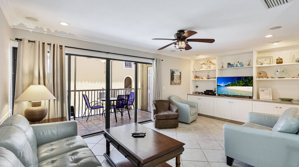 2 Condominium vacation rental located in Anna Maria Island 1