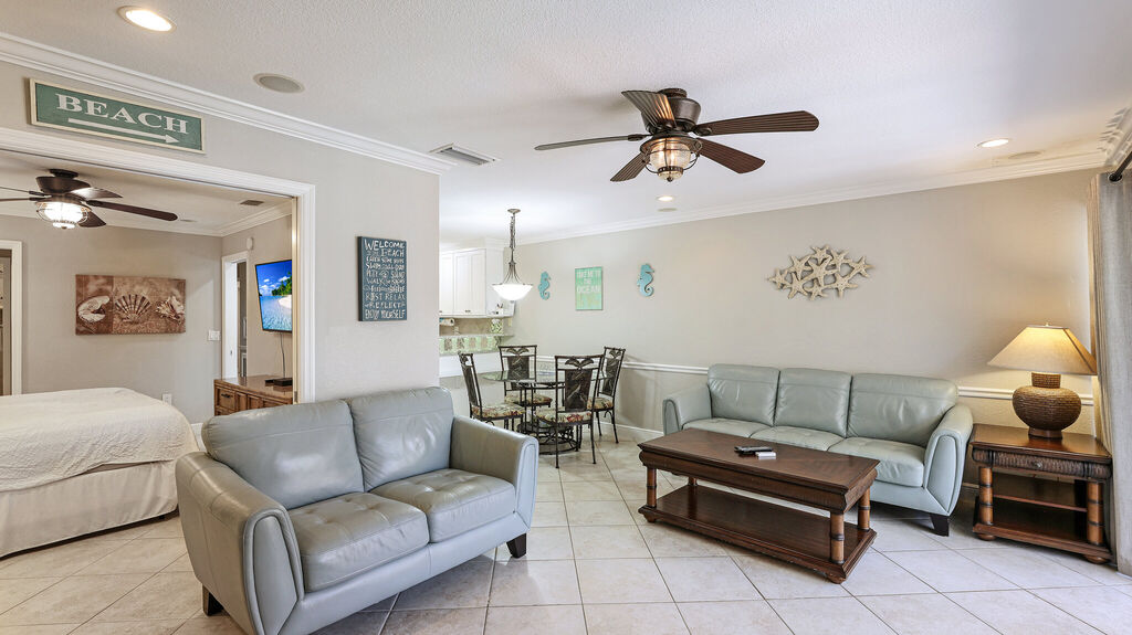 2 Condominium vacation rental located in Anna Maria Island 1
