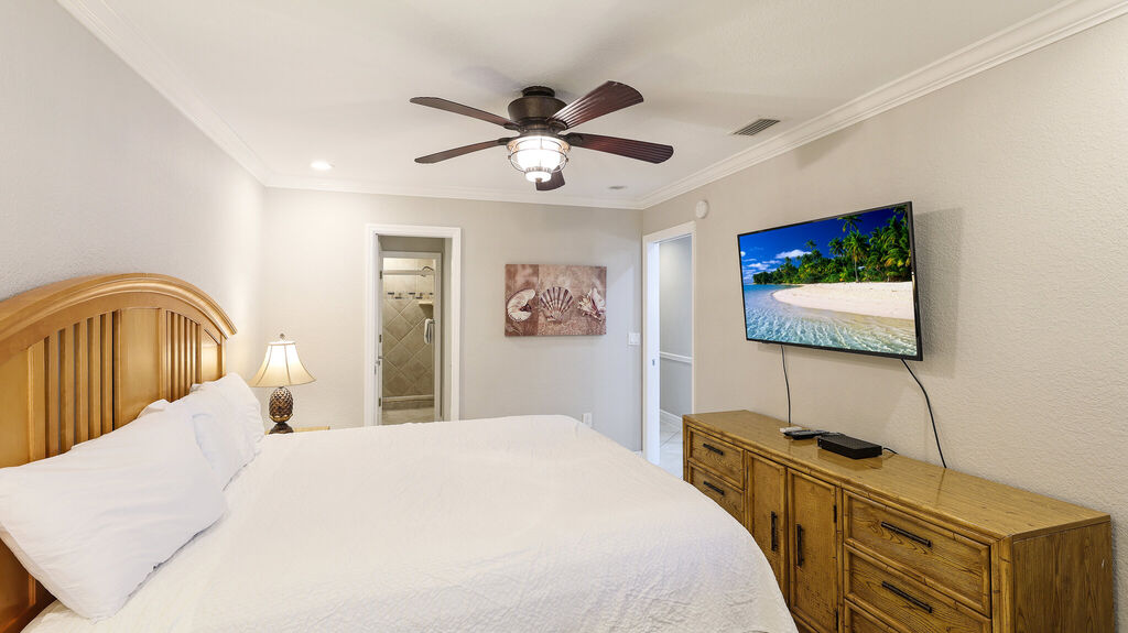 2 Condominium vacation rental located in Anna Maria Island 1