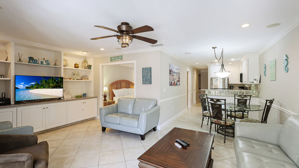 2 Condominium vacation rental located in Anna Maria Island 1