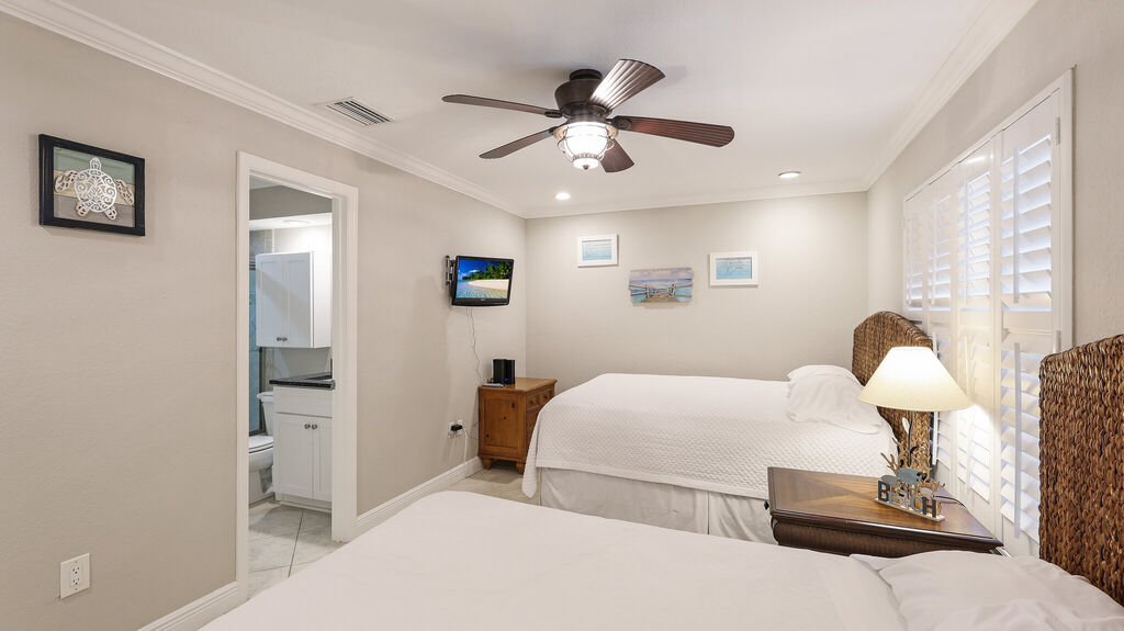 2 Condominium vacation rental located in Anna Maria Island 1
