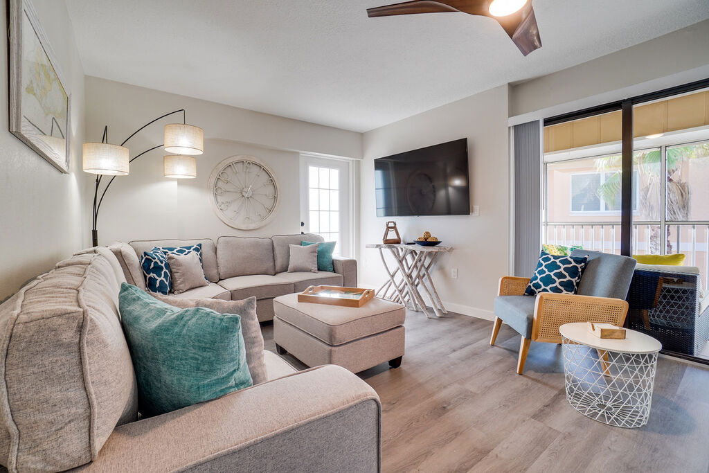 2 Condominium vacation rental located in Anna Maria Island 1