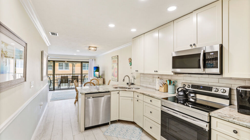 2 Condominium vacation rental located in Anna Maria Island 1