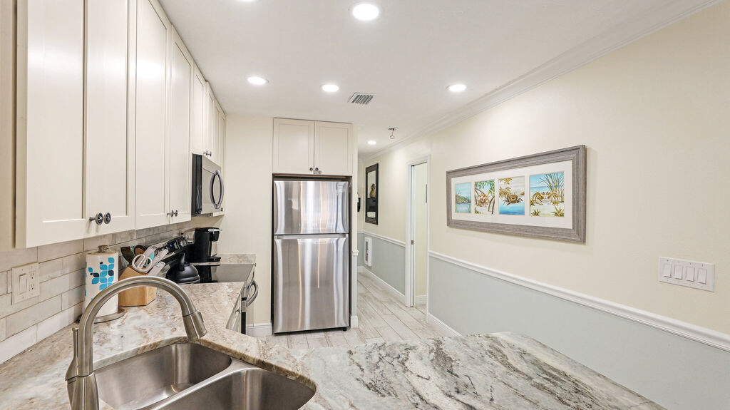 2 Condominium vacation rental located in Anna Maria Island 1