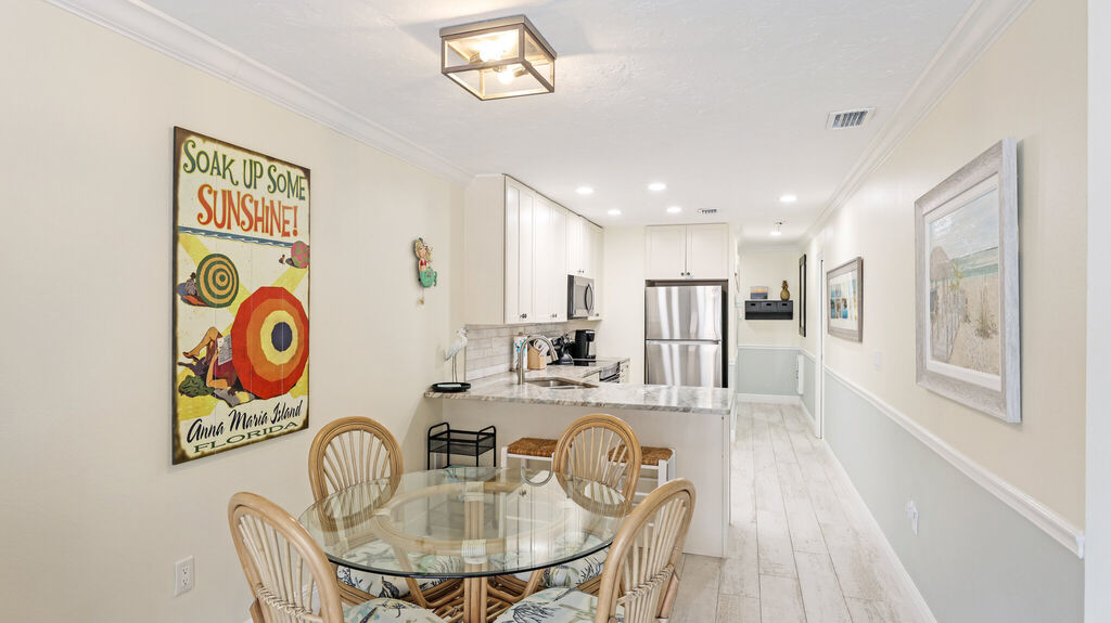 2 Condominium vacation rental located in Anna Maria Island 1